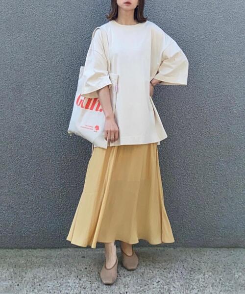 coen by SIZU（コーエンバイシズ）の「coen by SIZU サテンフレアスカート（スカート・レディース・オフホワイト/ベージュ・SMALL/MEDIUM）」の13枚目の写真