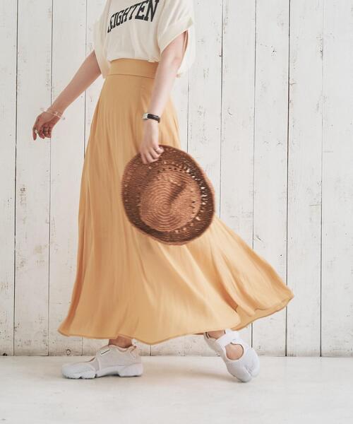 coen by SIZU（コーエンバイシズ）の「coen by SIZU サテンフレアスカート（スカート・レディース・オフホワイト/ベージュ・SMALL/MEDIUM）」の8枚目の写真