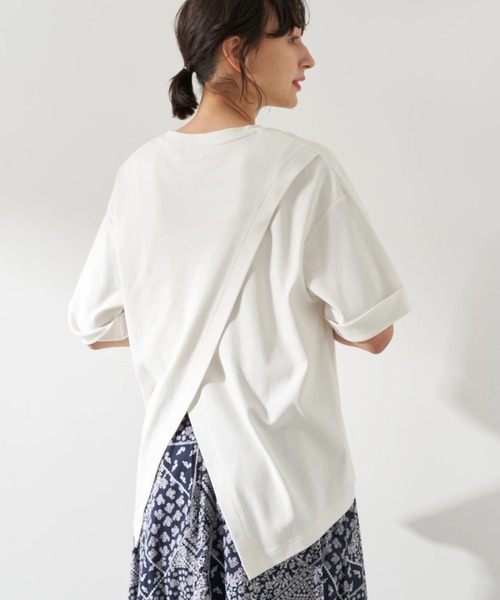 earth music&ecology(アースミュージックアンドエコロジー)の「スムースバックスリットTシャツ *(Tシャツ/カットソー・レディース・ピンク/チャコールグレー/ブラック/ミント/グレイッシュベージュ/オフホワイト・FREE)」の1枚目の写真