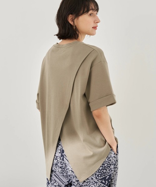 earth music&ecology(アースミュージックアンドエコロジー)の「スムースバックスリットTシャツ *(Tシャツ/カットソー・レディース・ピンク/チャコールグレー/ブラック/ミント/グレイッシュベージュ/オフホワイト・FREE)」の4枚目の写真