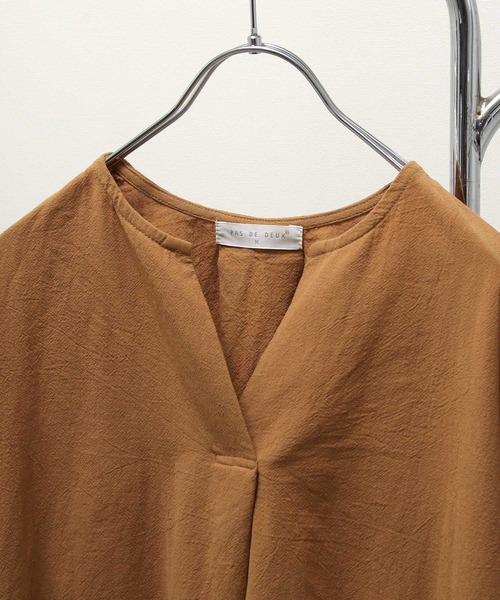 Chillfar（チルファー）の「スリットネックフレンチスリーブチュニック（チュニック・レディース・ベージュ/キャメル/チャコール・MEDIUM/LARGE）」の7枚目の写真