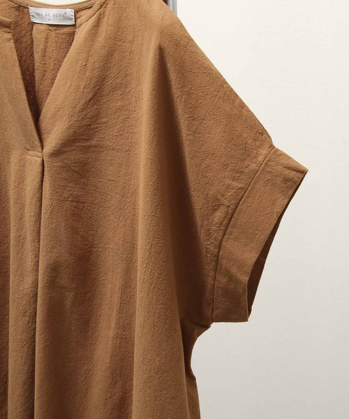 Chillfar（チルファー）の「スリットネックフレンチスリーブチュニック（チュニック・レディース・ベージュ/キャメル/チャコール・MEDIUM/LARGE）」の4枚目の写真