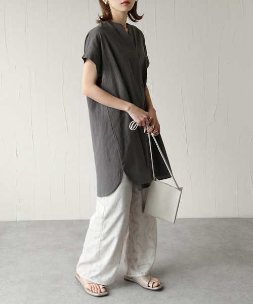 Chillfar（チルファー）の「スリットネックフレンチスリーブチュニック（チュニック・レディース・ベージュ/キャメル/チャコール・MEDIUM/LARGE）」の9枚目の写真