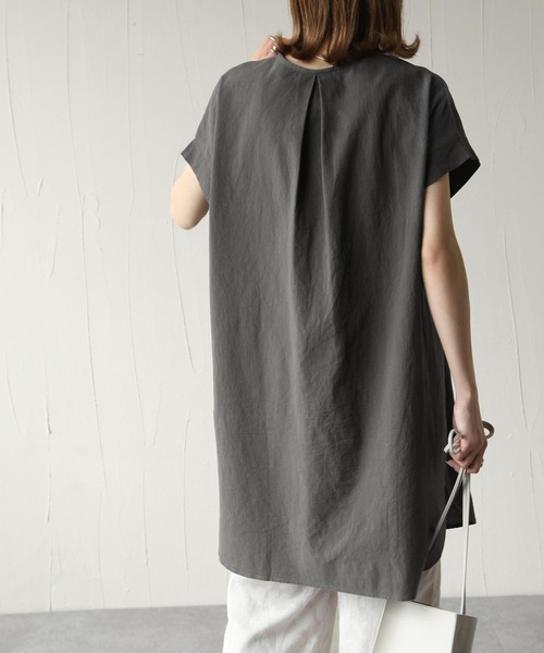 Chillfar（チルファー）の「スリットネックフレンチスリーブチュニック（チュニック・レディース・ベージュ/キャメル/チャコール・MEDIUM/LARGE）」の14枚目の写真