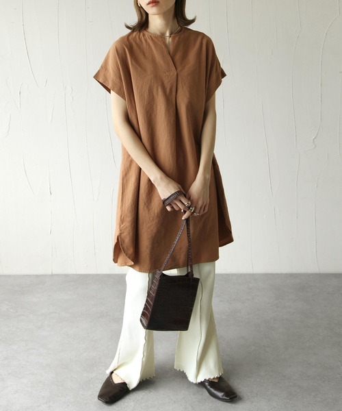 Chillfar（チルファー）の「スリットネックフレンチスリーブチュニック（チュニック・レディース・ベージュ/キャメル/チャコール・MEDIUM/LARGE）」の21枚目の写真