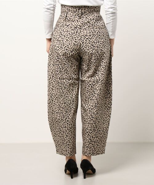 MOUSSY（マウジー）の「HIGH WAIST COCOON パンツ（その他パンツ・レディース・アイボリー/レッド/ベージュ系その他/ブラック・2/1）」の7枚目の写真