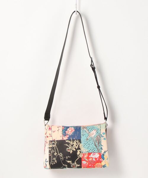 Desigual(デシグアル)の「花柄プリントパッチワークのクロスボディバッグ(ショルダーバッグ・レディース・ブラウン・FREE)」の2枚目の写真