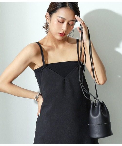 Alluge（アルージュ）の「レイヤードライクキャミワンピース（ワンピース・レディース・ブラック/グレイッシュベージュ・FREE）」の7枚目の写真