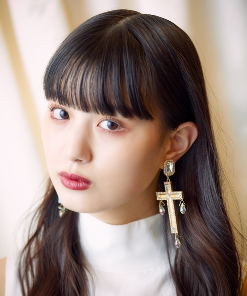 Romansual（ロマンシュアル）の「Romansual/ビジュークロスイヤリング（イヤリング・レディース・オフホワイト/ブルー・FREE）」の4枚目の写真