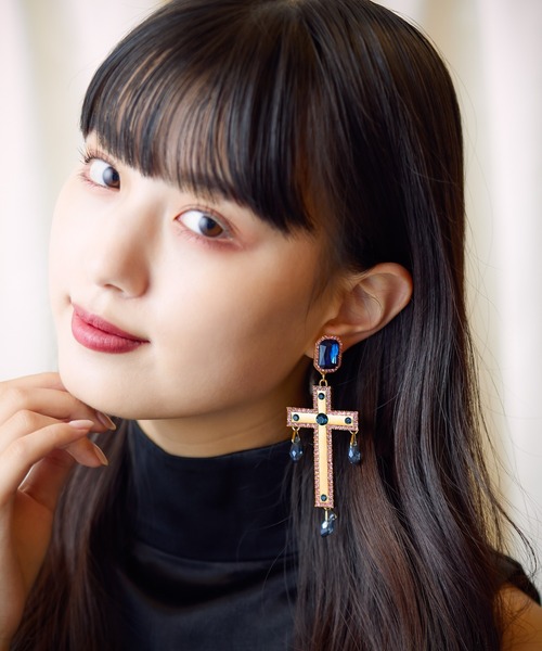 Romansual（ロマンシュアル）の「Romansual/ビジュークロスイヤリング（イヤリング・レディース・オフホワイト/ブルー・FREE）」の6枚目の写真