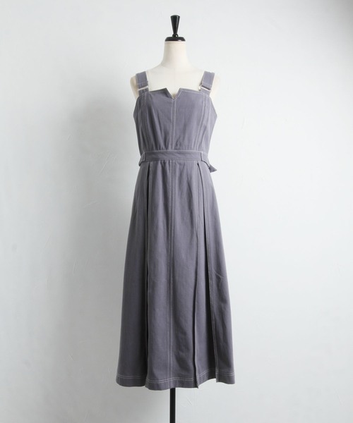 tocco closet（トッコ　クローゼット）の「【ZOZO限定】サイドベルト付き配色ステッチ入りインバーテッドプリーツジャンパースカート（ジャンパースカート・レディース・アイボリー/ライトカーキ/グレイッシュブルー・M）」の18枚目の写真