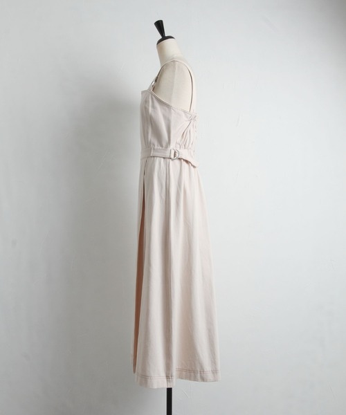 tocco closet（トッコ　クローゼット）の「【ZOZO限定】サイドベルト付き配色ステッチ入りインバーテッドプリーツジャンパースカート（ジャンパースカート・レディース・アイボリー/ライトカーキ/グレイッシュブルー・M）」の10枚目の写真