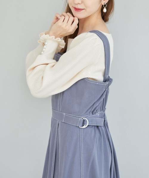 tocco closet（トッコ　クローゼット）の「【ZOZO限定】サイドベルト付き配色ステッチ入りインバーテッドプリーツジャンパースカート（ジャンパースカート・レディース・アイボリー/ライトカーキ/グレイッシュブルー・M）」の9枚目の写真