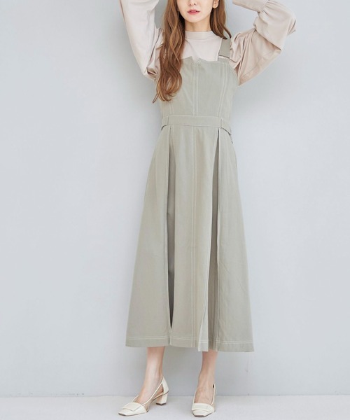 tocco closet（トッコ　クローゼット）の「【ZOZO限定】サイドベルト付き配色ステッチ入りインバーテッドプリーツジャンパースカート（ジャンパースカート・レディース・アイボリー/ライトカーキ/グレイッシュブルー・M）」の7枚目の写真