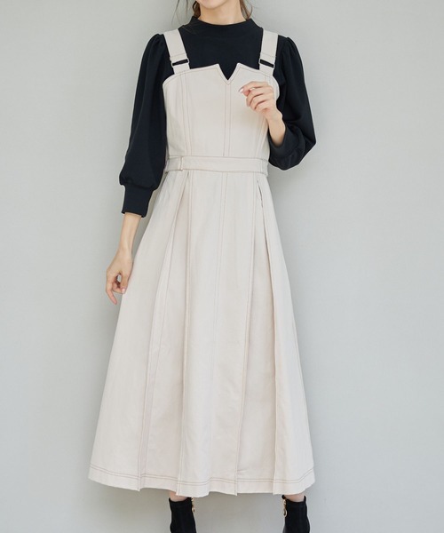 tocco closet（トッコ　クローゼット）の「【ZOZO限定】サイドベルト付き配色ステッチ入りインバーテッドプリーツジャンパースカート（ジャンパースカート・レディース・アイボリー/ライトカーキ/グレイッシュブルー・M）」の12枚目の写真