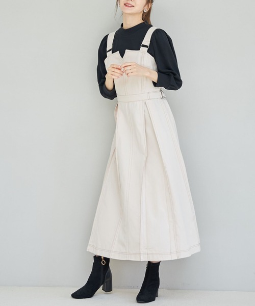 tocco closet（トッコ　クローゼット）の「【ZOZO限定】サイドベルト付き配色ステッチ入りインバーテッドプリーツジャンパースカート（ジャンパースカート・レディース・アイボリー/ライトカーキ/グレイッシュブルー・M）」の21枚目の写真