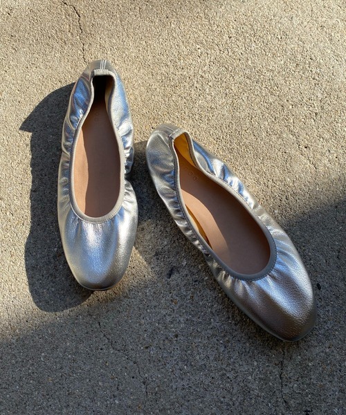 DouDou（ドゥドゥ）の「スクエアトゥフラットシューズAW（パンプス・レディース・ホワイト/シルバー/ブラウン・36/37/38）」の9枚目の写真