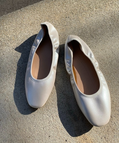 DouDou（ドゥドゥ）の「スクエアトゥフラットシューズAW（パンプス・レディース・ホワイト/シルバー/ブラウン・36/37/38）」の8枚目の写真