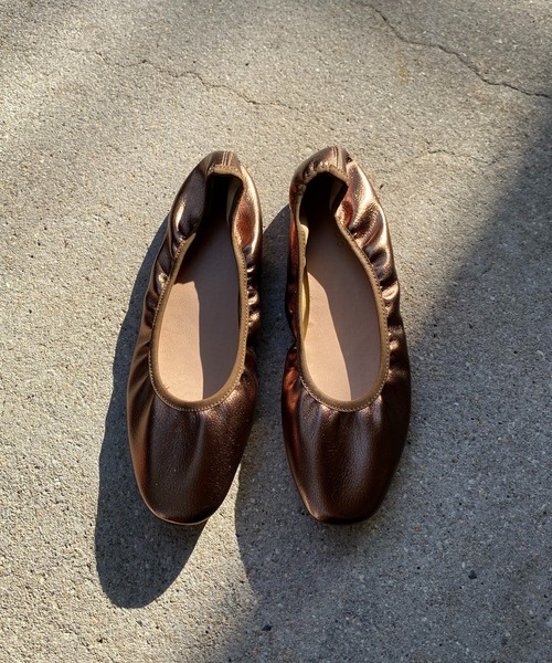 DouDou（ドゥドゥ）の「スクエアトゥフラットシューズAW（パンプス・レディース・ホワイト/シルバー/ブラウン・36/37/38）」の6枚目の写真