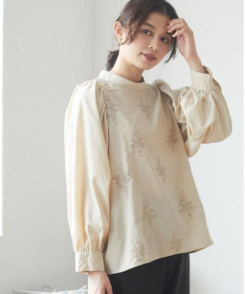 Green　Parks（グリーンパークス）の「・novem9 刺繍×バルーンスリーブブラウス＊（シャツ/ブラウス・レディース・ブラック/ベージュ/オフホワイト・FREE）」の3枚目の写真