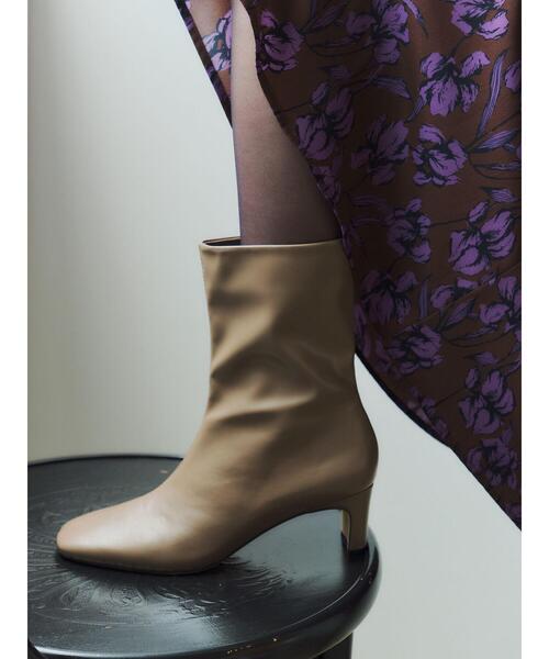 YECCA VECCA（イェッカヴェッカ）の「ミドル丈ブーツ＊（ブーツ・レディース・モカ/ブラック/アイボリー・M/S/L）」の6枚目の写真