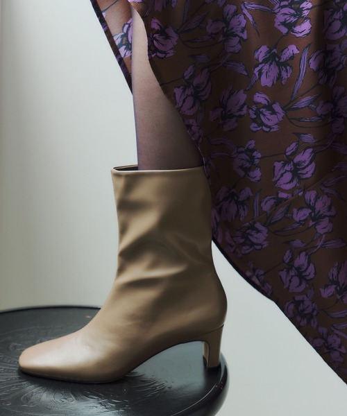 YECCA VECCA（イェッカヴェッカ）の「ミドル丈ブーツ＊（ブーツ・レディース・モカ/ブラック/アイボリー・M/S/L）」の3枚目の写真