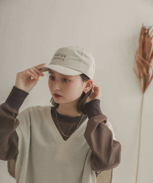 SENSE OF PLACE by URBAN RESEARCH(センスオブプレイスバイアーバンリサーチ)の「『別注』DISCUS×SENSE OF PLACE コンパクトキャップ(キャップ・レディース・カーキ/ブラック/ベージュ・ONE)」の1枚目の写真