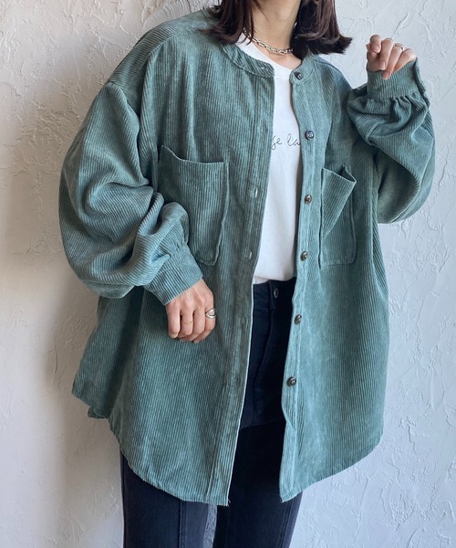 She's Closet(シーズクローゼット)の「ビッグシルエット無地スタンドカラーボリュームスリーブ長袖コーデュロイシャツ(シャツ/ブラウス・レディース・アイボリー/グレイッシュベージュ/ダークグリーン/チャコールグレー・FREE)」の4枚目の写真