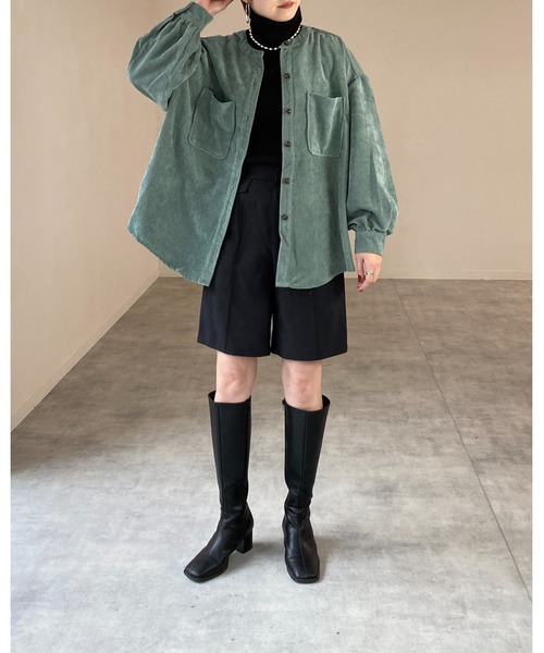 She's Closet(シーズクローゼット)の「ビッグシルエット無地スタンドカラーボリュームスリーブ長袖コーデュロイシャツ(シャツ/ブラウス・レディース・アイボリー/グレイッシュベージュ/ダークグリーン/チャコールグレー・FREE)」の5枚目の写真