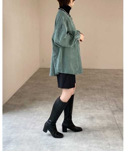 She's Closet(シーズクローゼット)の「ビッグシルエット無地スタンドカラーボリュームスリーブ長袖コーデュロイシャツ(シャツ/ブラウス・レディース・アイボリー/グレイッシュベージュ/ダークグリーン/チャコールグレー・FREE)」の6枚目の写真