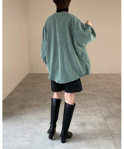She's Closet(シーズクローゼット)の「ビッグシルエット無地スタンドカラーボリュームスリーブ長袖コーデュロイシャツ(シャツ/ブラウス・レディース・アイボリー/グレイッシュベージュ/ダークグリーン/チャコールグレー・FREE)」の7枚目の写真