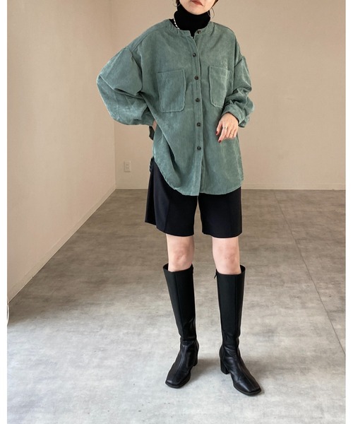 She's Closet(シーズクローゼット)の「ビッグシルエット無地スタンドカラーボリュームスリーブ長袖コーデュロイシャツ(シャツ/ブラウス・レディース・アイボリー/グレイッシュベージュ/ダークグリーン/チャコールグレー・FREE)」の8枚目の写真