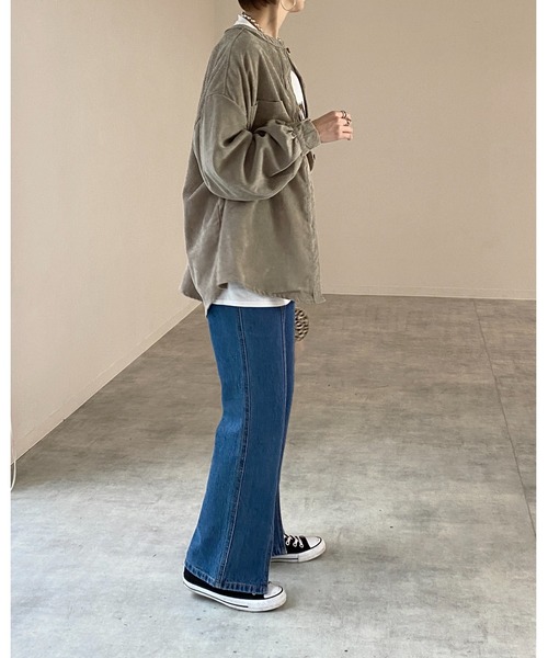 She's Closet(シーズクローゼット)の「ビッグシルエット無地スタンドカラーボリュームスリーブ長袖コーデュロイシャツ(シャツ/ブラウス・レディース・アイボリー/グレイッシュベージュ/ダークグリーン/チャコールグレー・FREE)」の14枚目の写真