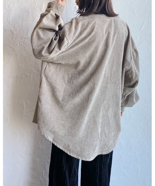She's Closet(シーズクローゼット)の「ビッグシルエット無地スタンドカラーボリュームスリーブ長袖コーデュロイシャツ(シャツ/ブラウス・レディース・アイボリー/グレイッシュベージュ/ダークグリーン/チャコールグレー・FREE)」の19枚目の写真