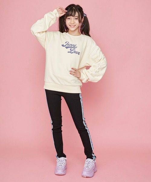 JENNI love（ジェニィラブ）の「袖ボリュームトレーナー（スウェット・キッズ・ブラック/ラベンダー/オフホワイト・150cm/130cm/140cm/160cm）」の5枚目の写真