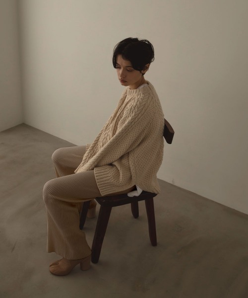 marjour（マージュール）の「LIB KNIT PANTS（その他パンツ・レディース・ベージュ/オフホワイト・M）」の4枚目の写真