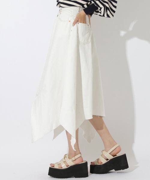 REDYAZEL（レディアゼル）の「デニムイレヘムフレアスカート（デニムスカート・レディース・オフホワイト/ブルー/ネイビー・SMALL/MEDIUM）」の10枚目の写真