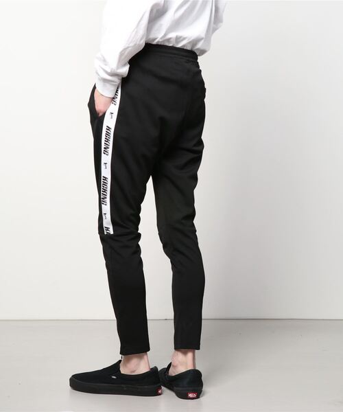 Mac-House(マックハウス)の「LARKiNS ラーキンス ロゴテープ使いトラックパンツ(その他パンツ・メンズ・ブラック・M/L/XL)」の20枚目の写真