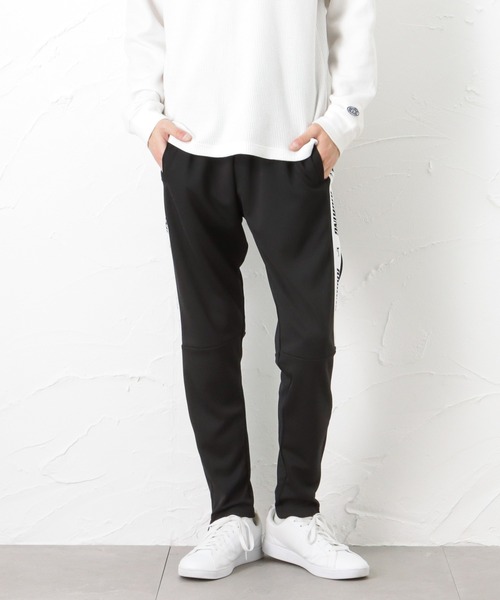 Mac-House(マックハウス)の「LARKiNS ラーキンス ロゴテープ使いトラックパンツ(その他パンツ・メンズ・ブラック・M/L/XL)」の2枚目の写真