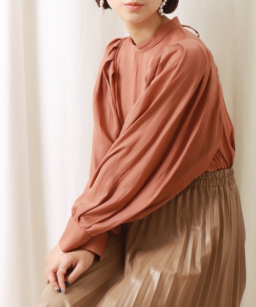 libelle more（リベル モア）の「バッグリボンショルダー　タックブラウス（シャツ/ブラウス・レディース・ブラウン/アイボリー/ブラック・M/L）」の16枚目の写真