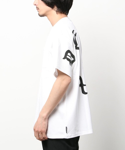 DC(ディーシー)の「【ムラサキスポーツ別注】DC/ディーシー オーバーサイズ バックロゴ/ポケットTシャツ DST222027M(Tシャツ/カットソー・メンズ・ブラック/ホワイト/グレー・XL/2XL/M/L)」の7枚目の写真