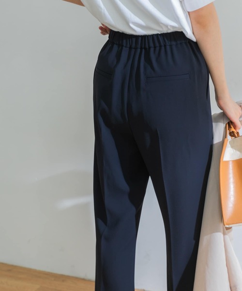 URBAN RESEARCH（アーバンリサーチ）の「セミフレアイージーパンツ（その他パンツ・レディース・ネイビー/ブラウン/オフホワイト・36/38）」の20枚目の写真