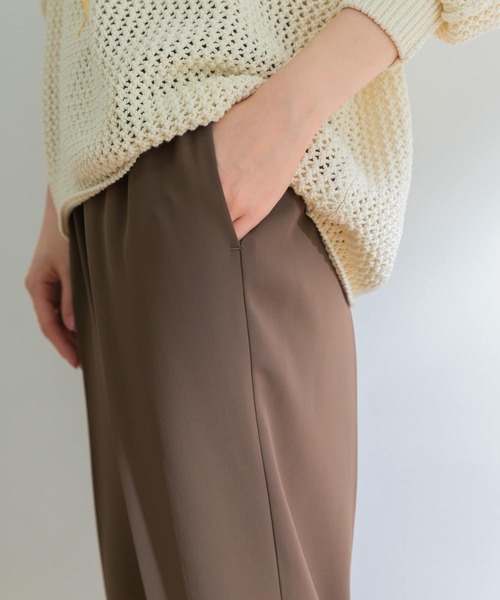 URBAN RESEARCH（アーバンリサーチ）の「セミフレアイージーパンツ（その他パンツ・レディース・ネイビー/ブラウン/オフホワイト・36/38）」の13枚目の写真