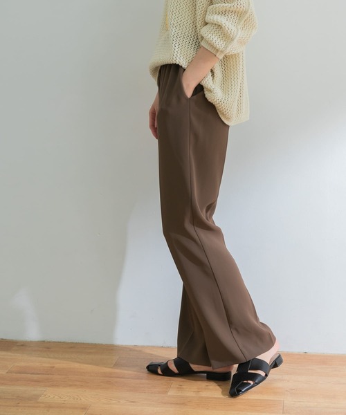 URBAN RESEARCH（アーバンリサーチ）の「セミフレアイージーパンツ（その他パンツ・レディース・ネイビー/ブラウン/オフホワイト・36/38）」の12枚目の写真