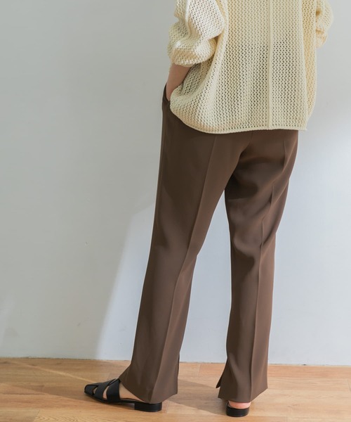 URBAN RESEARCH（アーバンリサーチ）の「セミフレアイージーパンツ（その他パンツ・レディース・ネイビー/ブラウン/オフホワイト・36/38）」の10枚目の写真