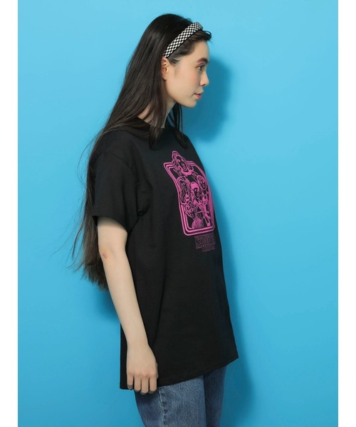 Green　Parks（グリーンパークス）の「■STRANGER THINGS イラストT（Tシャツ/カットソー・レディース・ブラック・FREE）」の3枚目の写真