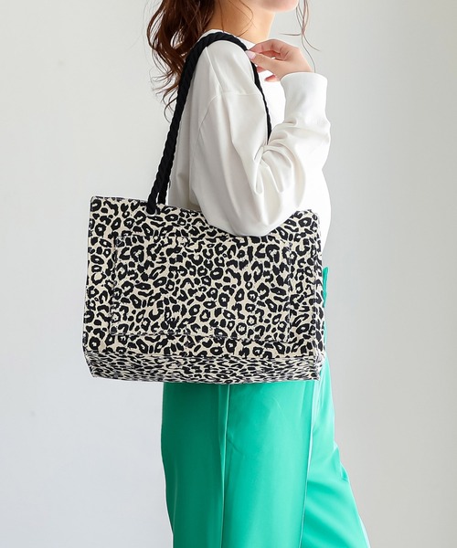 ALTROSE(アルトローズ)の「トートバッグ トパーズA4(トートバッグ・レディース・ブラック/アイボリー/レオパード/ゼブラ/ライトブルー/グレー/シルバー/カーキ・FREE)」の22枚目の写真