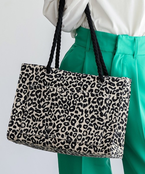 ALTROSE(アルトローズ)の「トートバッグ トパーズA4(トートバッグ・レディース・ブラック/アイボリー/レオパード/ゼブラ/ライトブルー/グレー/シルバー/カーキ・FREE)」の21枚目の写真