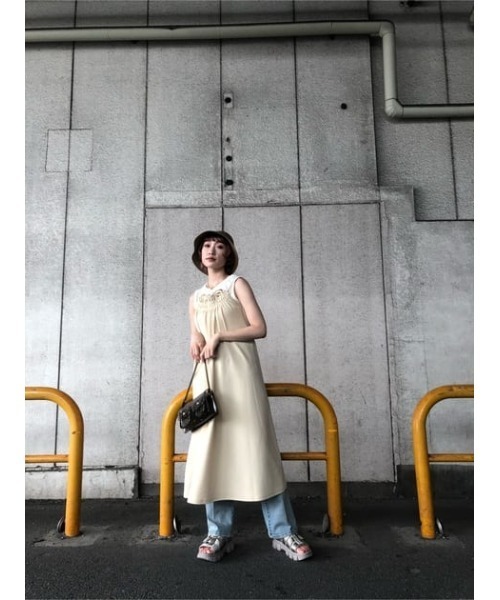 SLY（スライ）の「HW FLARE PT-C WITH ROICA（R）EF ハイウエスト  デニム フレアパンツ（デニムパンツ・レディース・ライトブルー・26inch/24inch/22inch/23inch/25inch）」の21枚目の写真