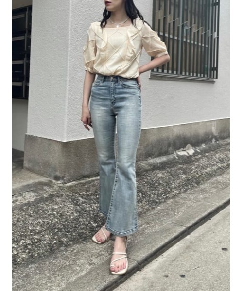 SLY（スライ）の「HW FLARE PT-C WITH ROICA（R）EF ハイウエスト  デニム フレアパンツ（デニムパンツ・レディース・ライトブルー・26inch/24inch/22inch/23inch/25inch）」の12枚目の写真